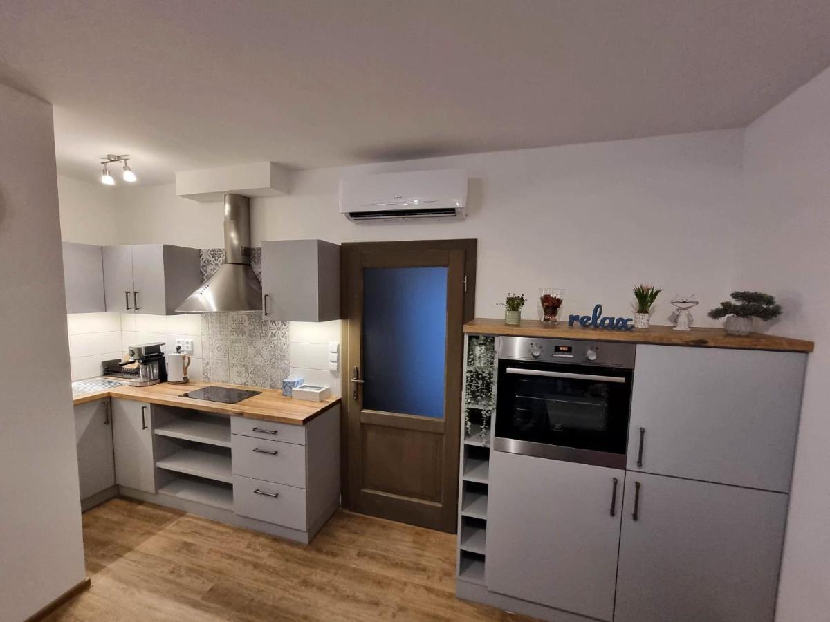 Podkrovni Studio Na Velkem Namesti S Wi-Fi Zdarma Hradec Králové Exterior foto